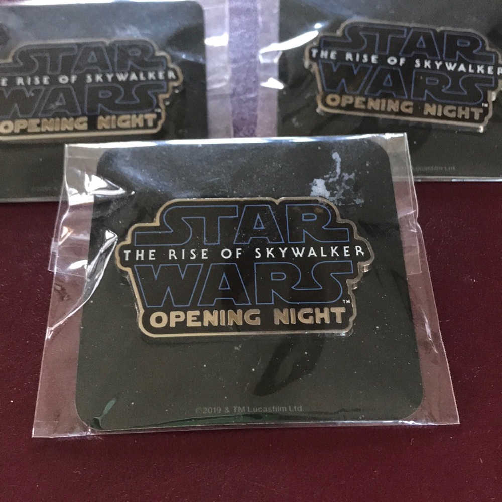 3 Star Wars Pins - Picture 2 of 3